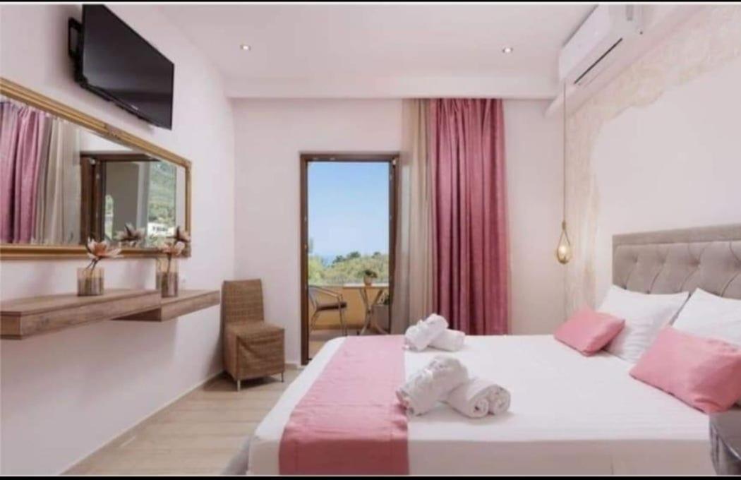 Loukia'S Studios And Apartments Paramonas  Екстериор снимка